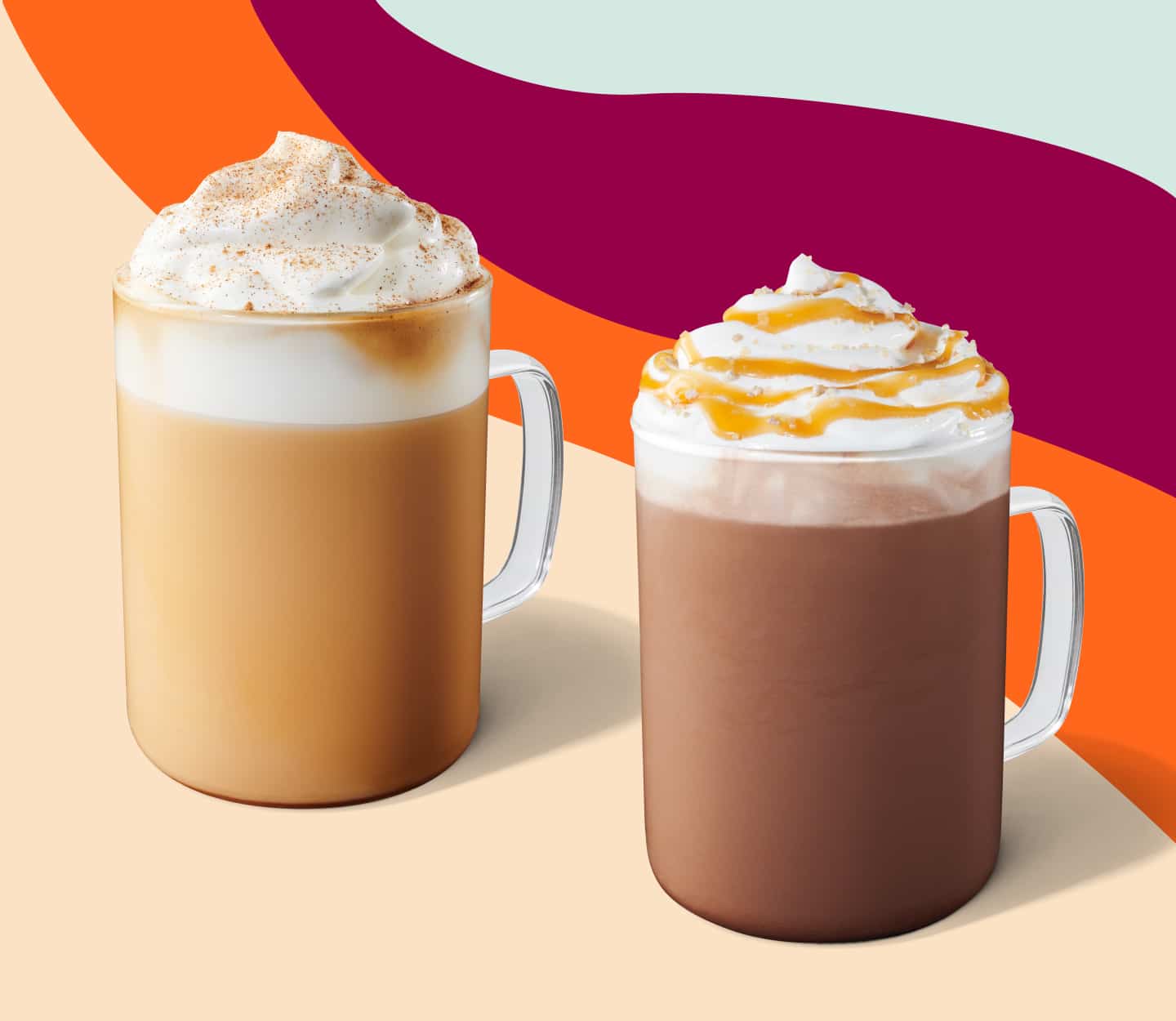 Latte et Flat White dans des tasses en verre.